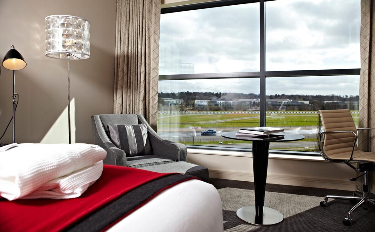 Brooklands Hotel & Spa Weybridge Habitación foto